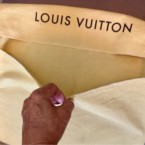 Louis Vuitton Dust Bag 15 1/4” x 10 1/2” Bag in photo is not included in sale - Picture 4 of 6
